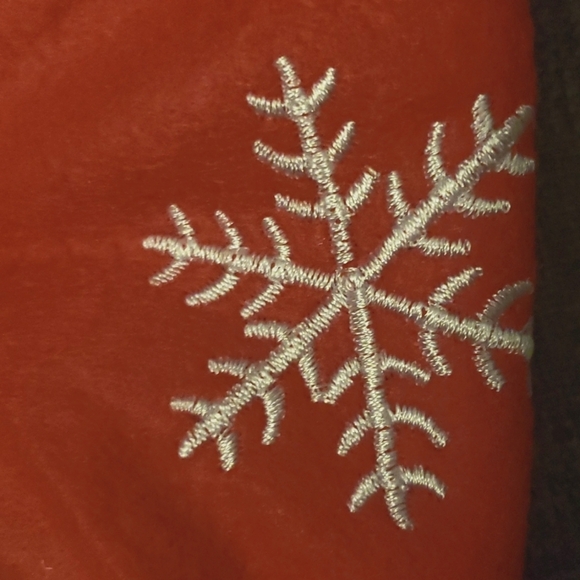 Pepperlonley Snowman Themed 36" Tree Skirt - Picture 6 of 7
